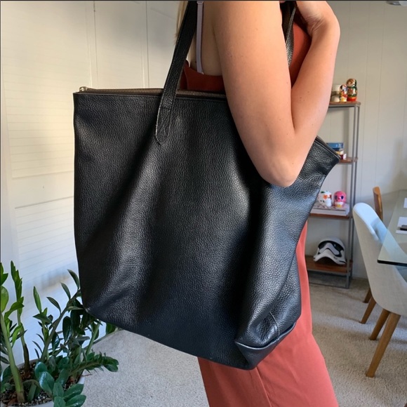 cuyana leather zipper tote